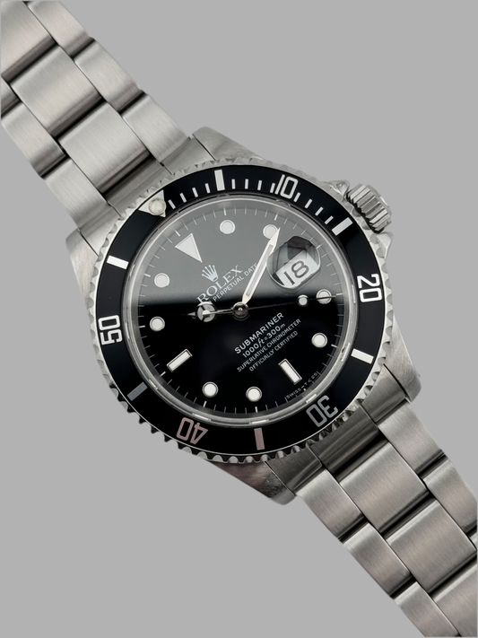 Rolex Oyster Perpetual Submariner Date - 16610 - Box and Papers