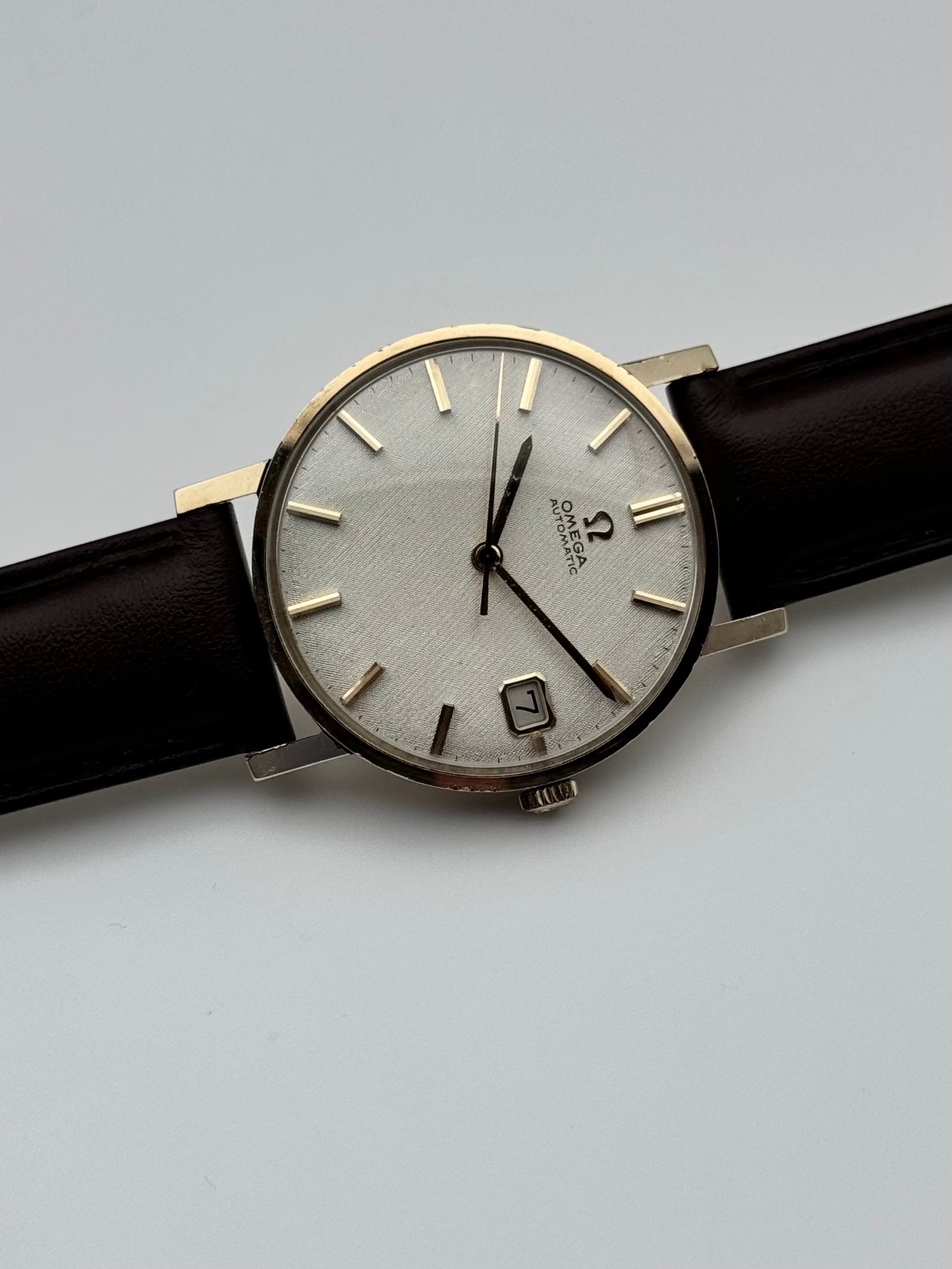 Omega Automatic 9ct Gold - Linen Dial - 161.25002