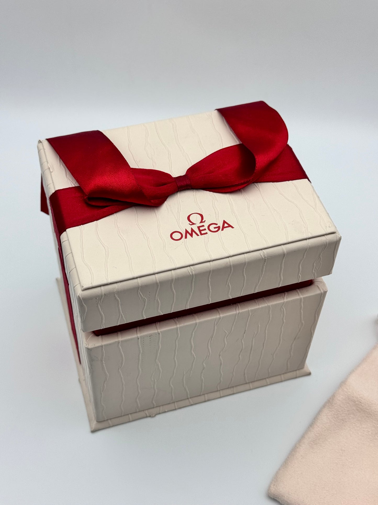 Omega Constellation Quartz Date - Box and Papers