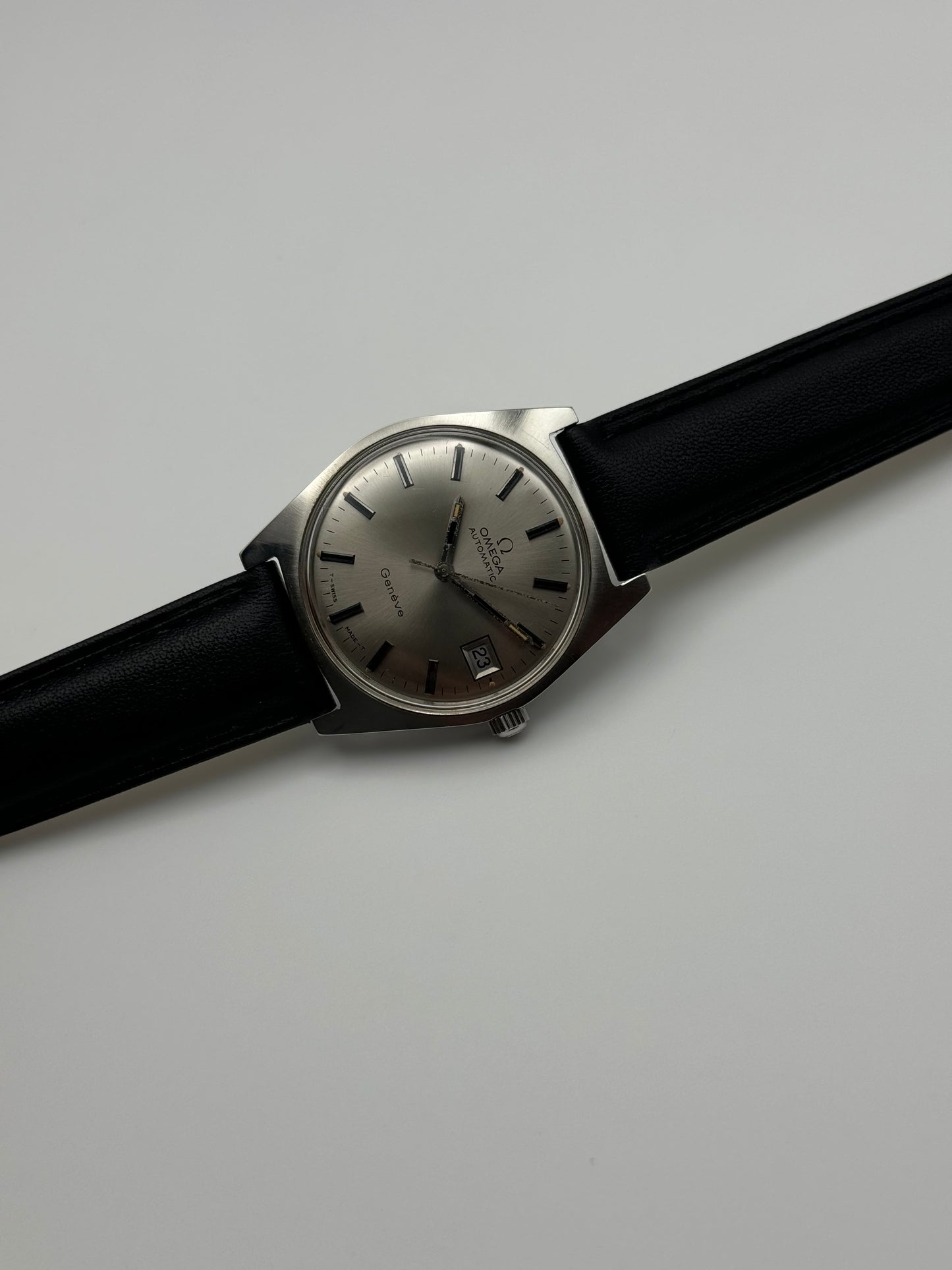 Omega Geneve Date Automatic 166.041 - Box and Papers