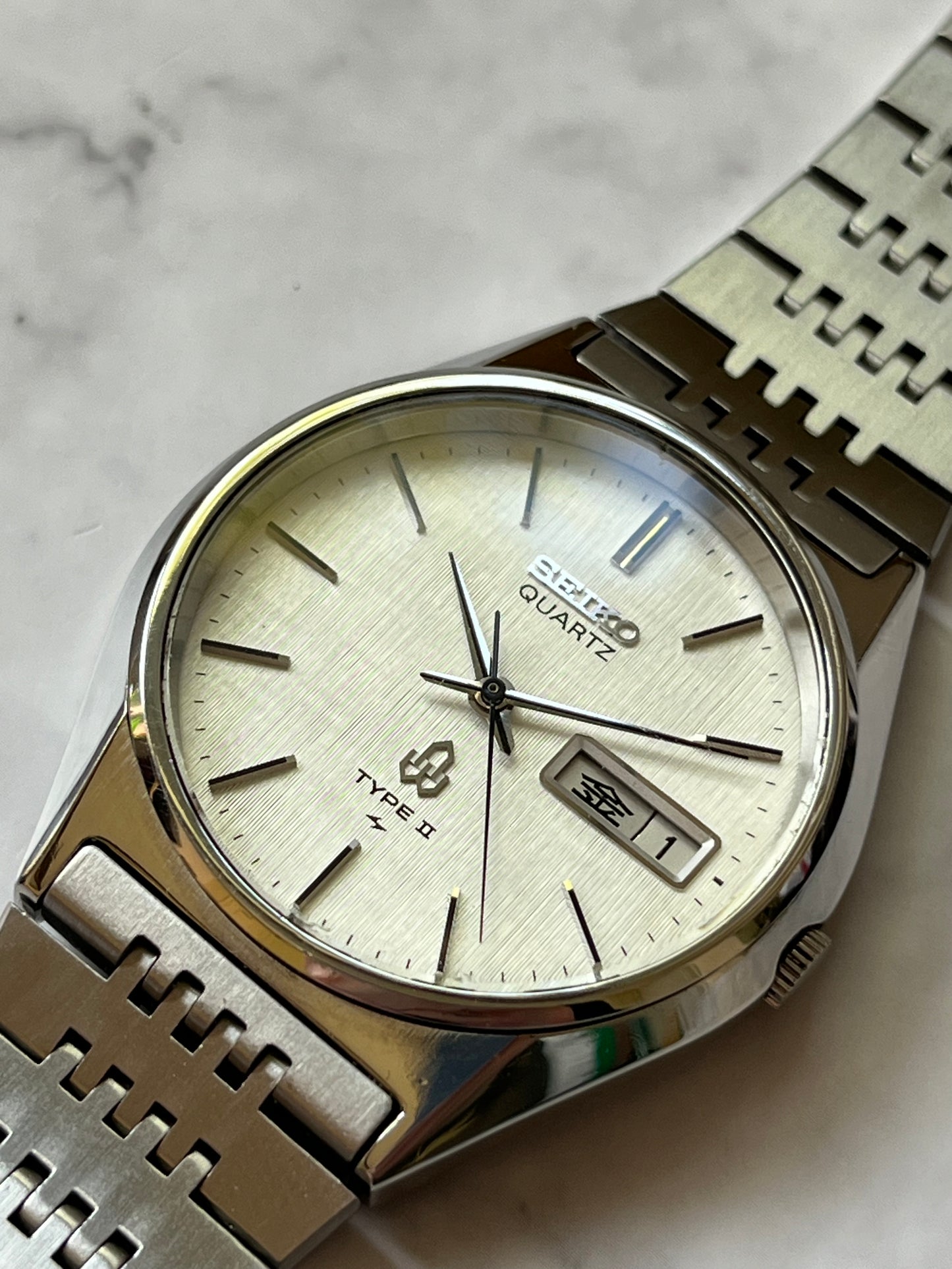 Seiko Type II Quartz 7123-8110 Kanji Day-Date