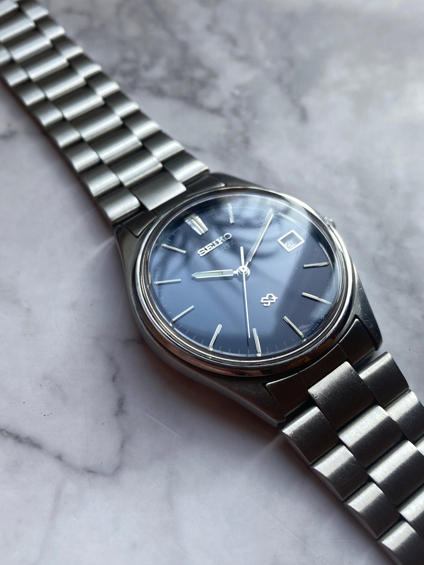 Seiko SQ Quartz Date 5Y22-8020