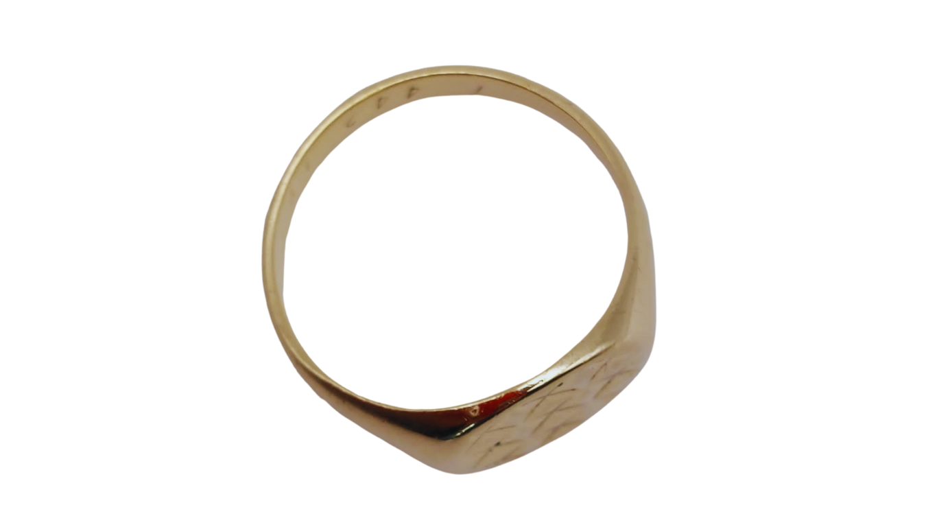 9ct Gold Engraved Signet Ring